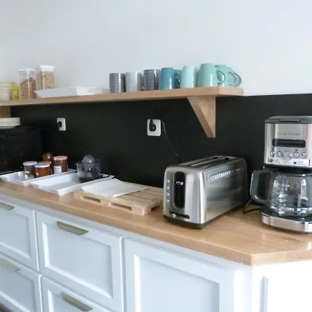 Aux Portes Des Lacs Bed & Breakfast