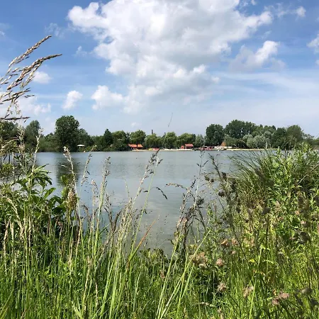 Aux Portes Des Lacs