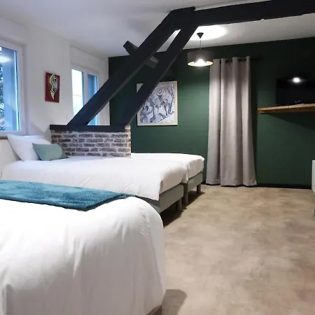 Aux Portes Des Lacs Bed & Breakfast