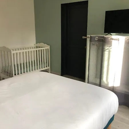 Aux Portes Des Lacs Bed & Breakfast 3*